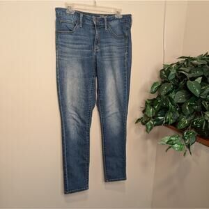 Universal Thread Midrise Skinny Jeans 8